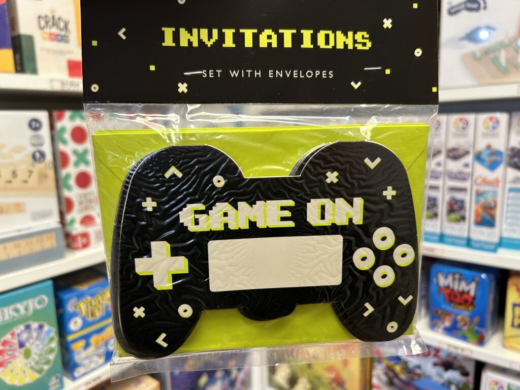 6 Cartes Invitations Manettes Game On - PartyDeco